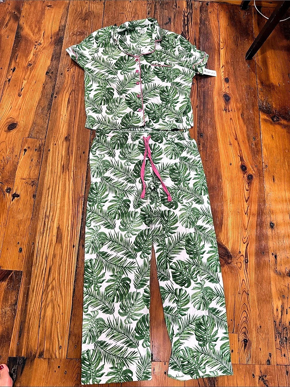 Cozy Zoe Tropical Print Two-Piece Set in Green & White Large Like New